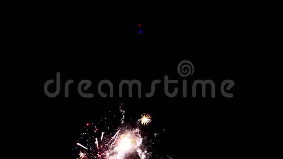 爱尔兰焰火展览中色彩斑斓的星火视频的预览图