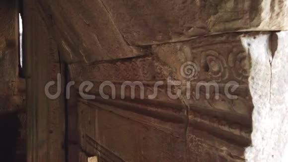 吴哥窟的墙内视频的预览图