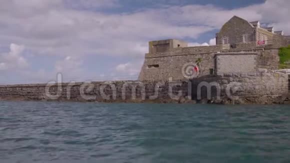 海港石墙古堡海岸风光视频的预览图