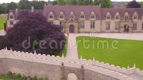 全景建筑花园波尔多城堡视频的预览图