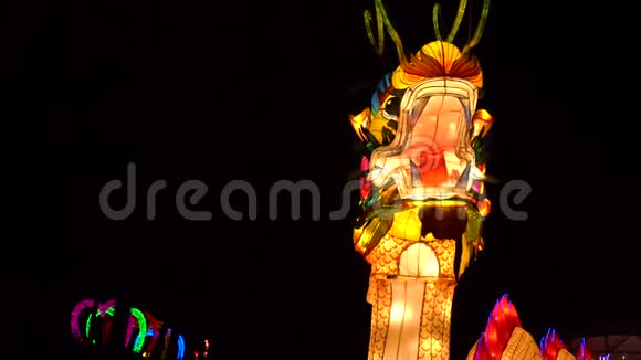 中国新年装饰移龙灯在里面视频的预览图