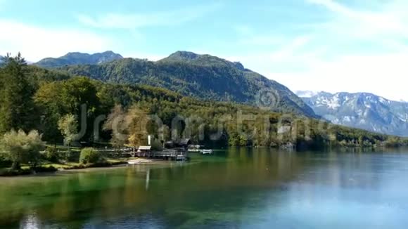 在斯洛文尼亚的Bohinj湖的风景如画视频的预览图