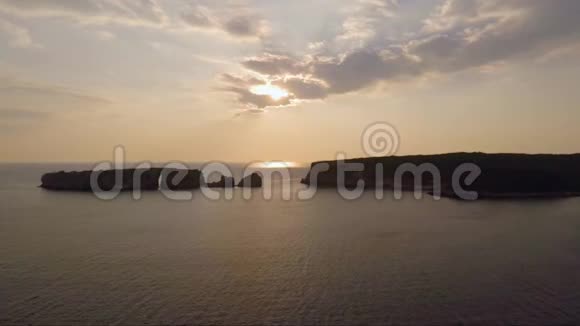 落基岛无人机飞行视频的预览图