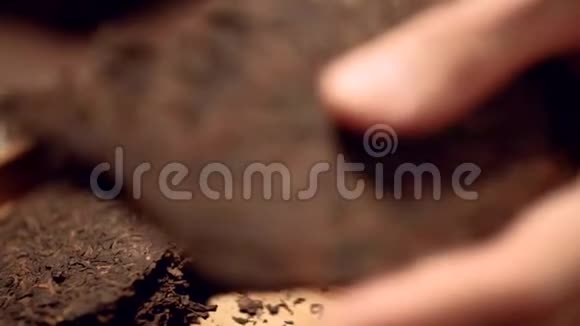 中国传统茶的人切型煤视频的预览图
