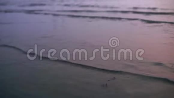 日落时的海浪视频的预览图