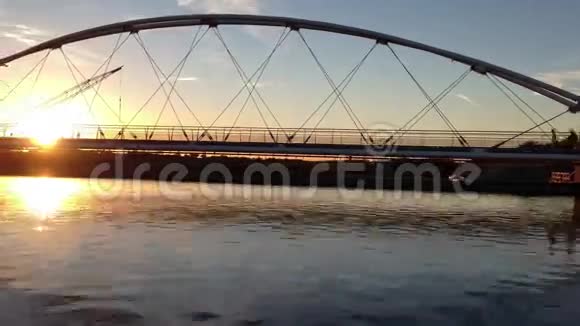日落坦佩镇湖靠近凤凰城AZ美国视频的预览图