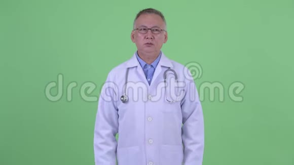 成熟的日本男子医生胃痛视频的预览图