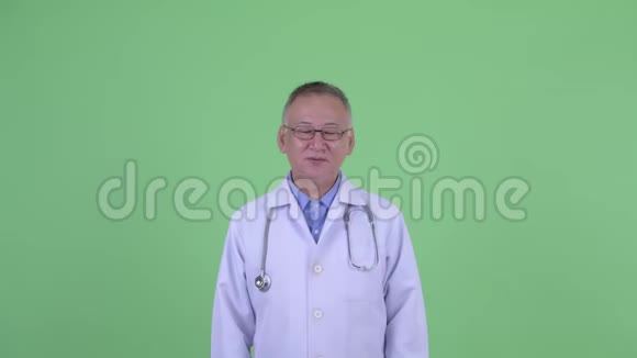 快乐成熟的日本男医生视频的预览图