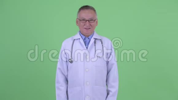 令人兴奋的成熟日本男医生在对比视频的预览图