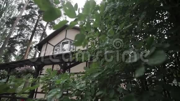 村里的小房子视频的预览图