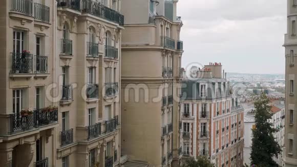 法国巴黎典型的房屋立面视频的预览图