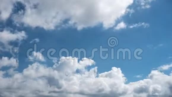 多云的天空时间流逝视频的预览图