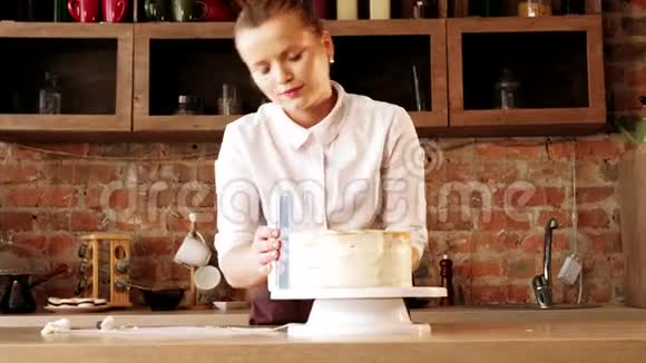 糖果大师级厨师蛋糕刮掉视频的预览图