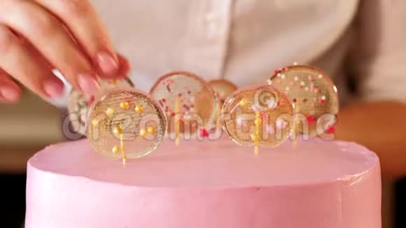 蛋糕装饰师糕点厨师棒棒糖蛋糕粉视频的预览图