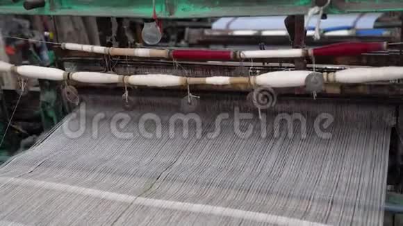 伊朗亚兹德家用编织机用于编织波斯地毯视频的预览图