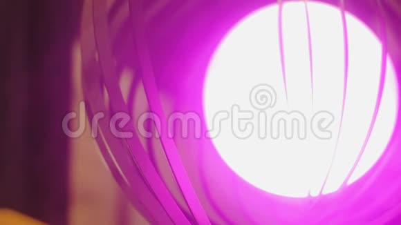 紫色的灯新的设计趋势概念室内风格照明视频的预览图