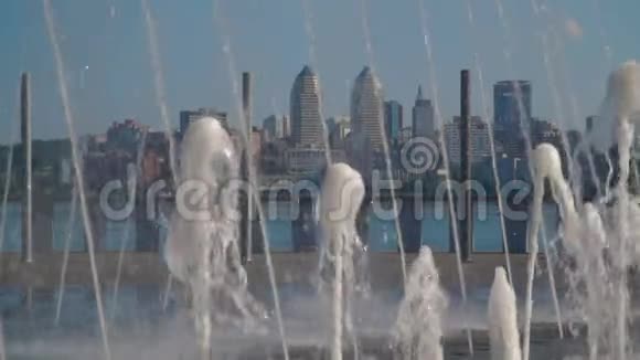 城市里的喷泉视频的预览图