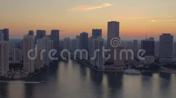 迈阿密河4k60p的无人机空中录像视频的预览图
