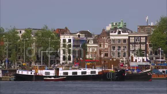 码头船阿姆斯特丹市车站视频的预览图