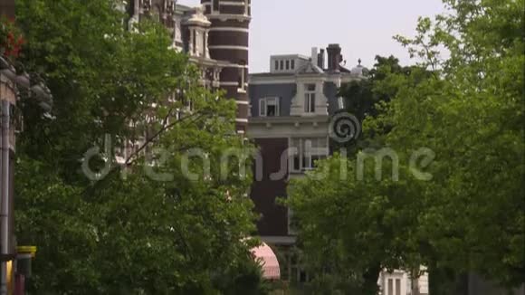 从阿姆斯特丹运河观光船上的观景塔视频的预览图