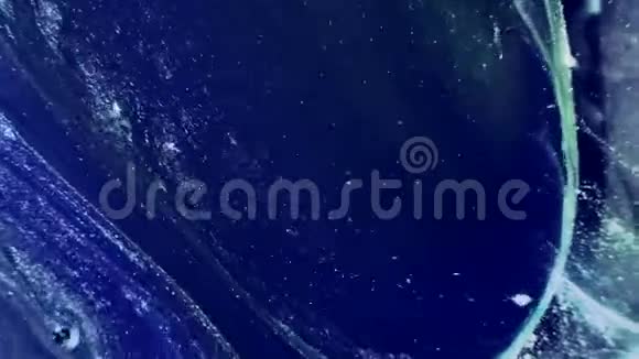 油漆流动魔法仙女尘埃海军蓝墨水视频的预览图
