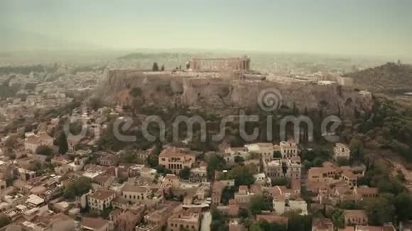 希腊主要地标雅典卫城著名古希腊神庙帕台农神庙的空中超移视频的预览图