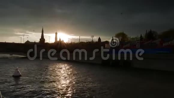 夕阳峰顶穿过克里姆林宫视频的预览图