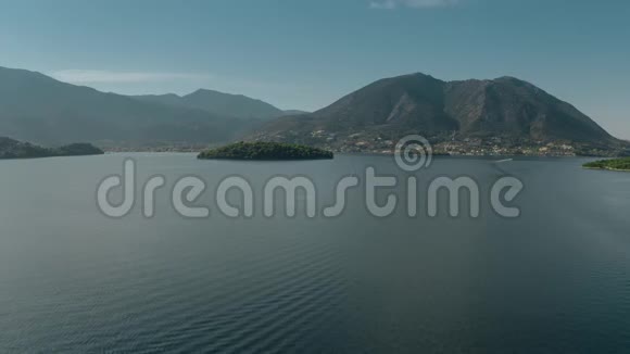 希腊爱奥尼亚海多山岛屿的空中拍摄视频的预览图