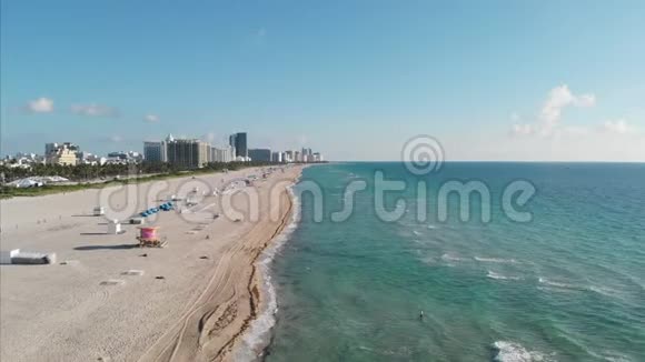 迈阿密海滩佛罗里达无人机视角迈阿密海滩彩色无人机鸟瞰迈阿密佛罗里达视频的预览图