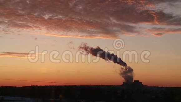 日落景观工业管道CHP生产视频的预览图