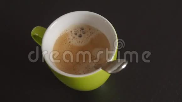 牛奶加咖啡视频的预览图