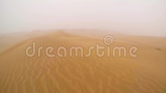 沙丘上的雾沙漠拉贾斯坦视频的预览图