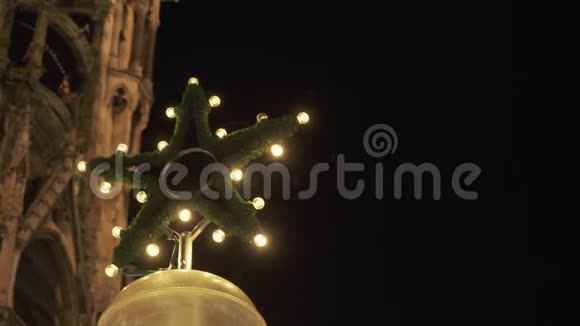 实时中镜头的圣诞装饰形式的明星与灯光视频的预览图
