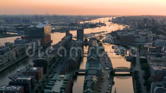 日落前的汉堡城市景观视频的预览图