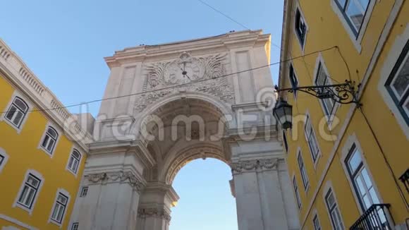 里斯本历史名城中心的奥古斯塔门视频的预览图