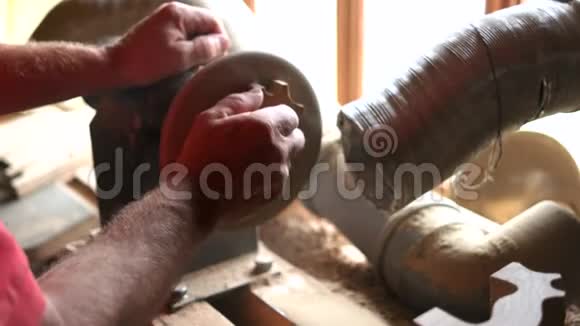 木工打磨木部用打磨机打磨视频的预览图