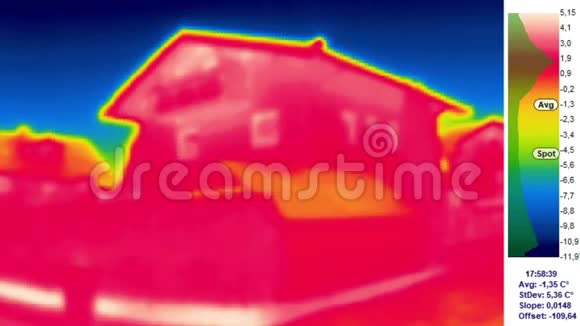 热照相机视图冷环境中的房子有彩色刻度视频的预览图