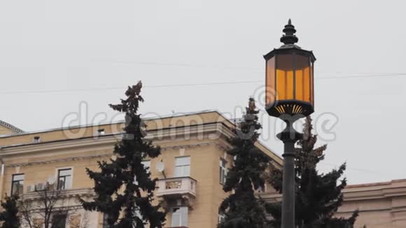 橘柱灯灯杆建筑复古老式支柱建筑视频的预览图