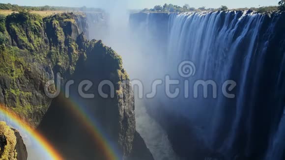 维多利亚瀑布和赞比西河津布比带彩虹全景视频的预览图