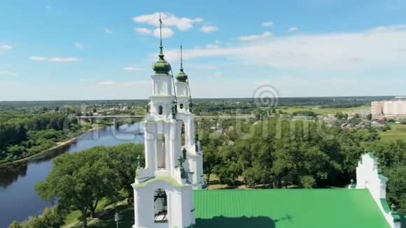 白俄罗斯波洛茨克夏季德维纳河附近的大教堂4高空跳伞射击视频的预览图