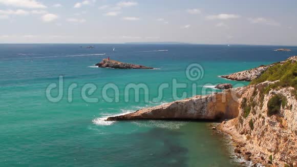 海和岩石海岸伊比萨西班牙视频的预览图