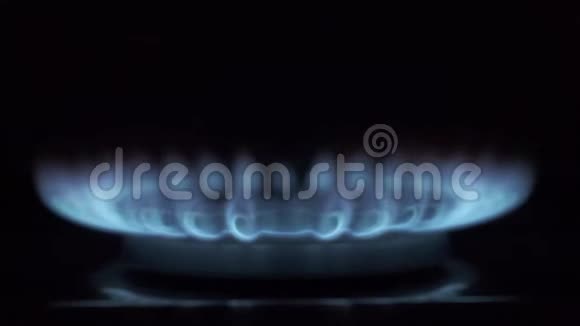 厨房燃烧器打开出现蓝色火焰煤气炉关闭视频的预览图
