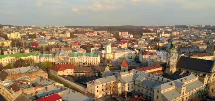 乌克兰老城的壮丽城市景观视频的预览图