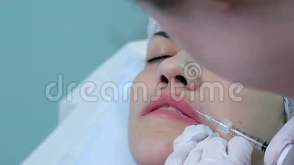唇注射整形手术上唇特写视频的预览图