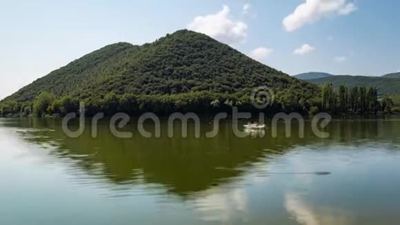 皮迪鲁科湖意大利时间推移视频的预览图