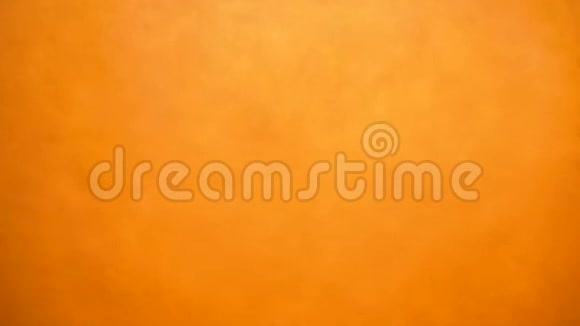 水下不真实的橙色背景视频的预览图