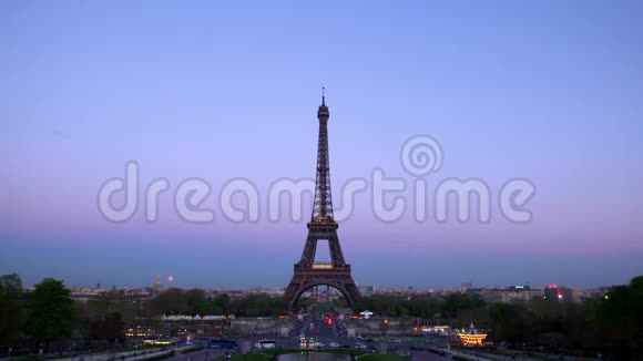 法国巴黎城市建筑埃菲尔铁塔路视频的预览图