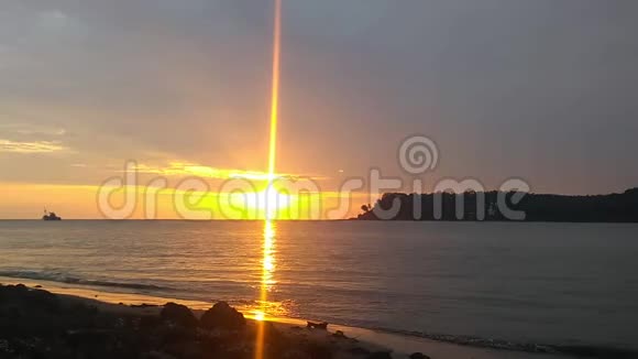印度卡兰古特海滩的果阿日落视频的预览图