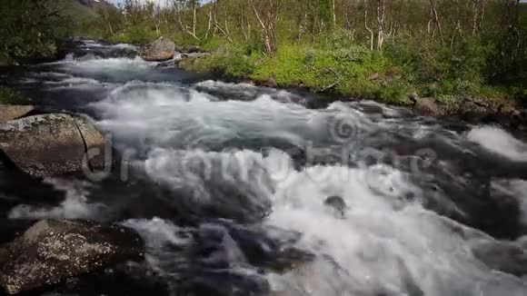 挪威美丽的山河和急流挪威的山河挪威一条山河的美丽景色一种观点视频的预览图