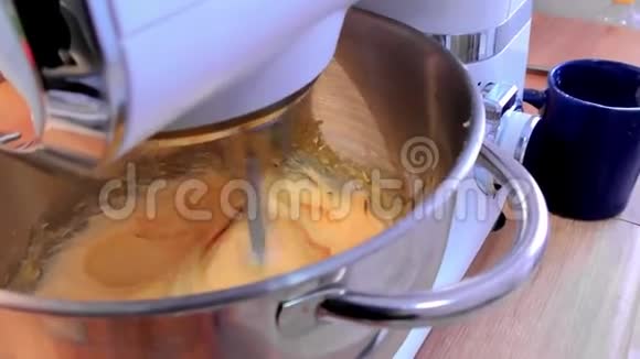厨房工作搅拌机搅拌机厨房立式搅拌机视频的预览图